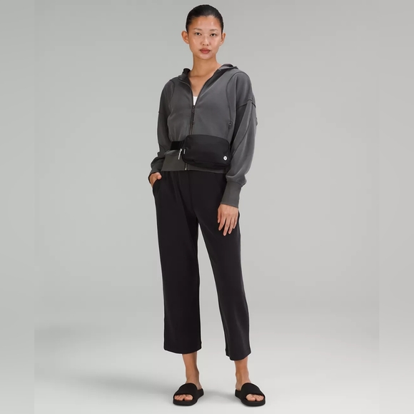 NEW! Lululemon Everywhere Belt Bag 1L - Picture 7 of 11